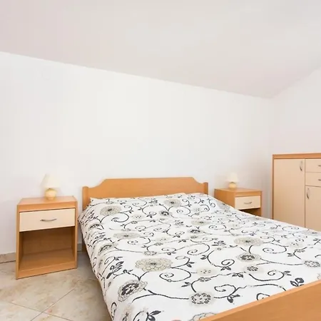 Appartamento Fuer 2 Personen 1 Kind Ca 32 Qm In Baska, Kvarner Bucht Krk - B59576 *